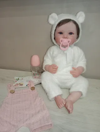 Bambola reborn con 2 vestiti