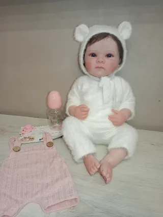 Bambola reborn con 2 vestiti