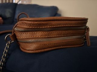 Bolso camel pequeño flores bordadas