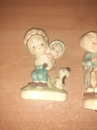 Figuras de porcelana de niños