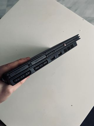 PlayStation 2 Slim + 2 mandos + cables originales