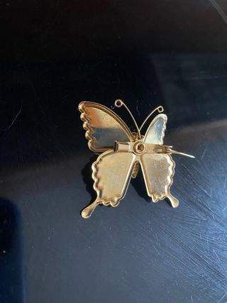 Spilla farfalla primaverile laccata