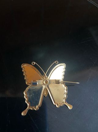 Spilla farfalla primaverile laccata
