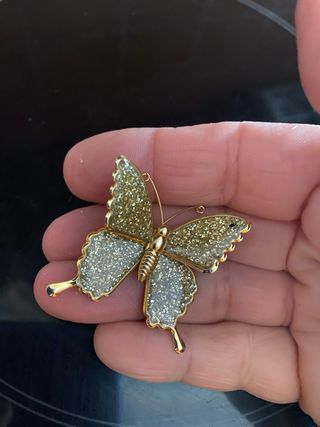 Spilla farfalla primaverile laccata