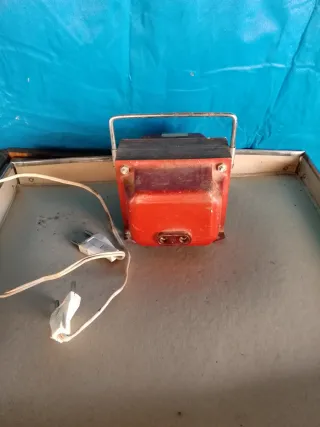 Antiguo Transformador 125v-220v Vintage Rojo