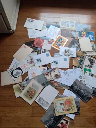 Lotto 71 cartoline, buste primo giorno, ecc.