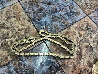 Cadena Moto DID 525 VX3 Dorada 118 Eslabones