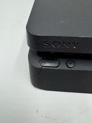 Playstation 4 Slim 500GB + 2 Controller