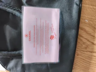 Nevera portátil Chanel negra