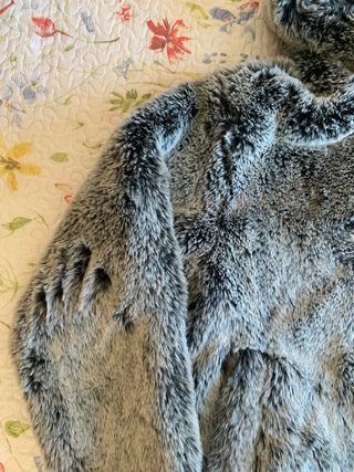 Cazadora Zara efecto pelo gris (T. M)