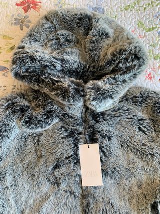 Cazadora Zara efecto pelo gris (T. M)