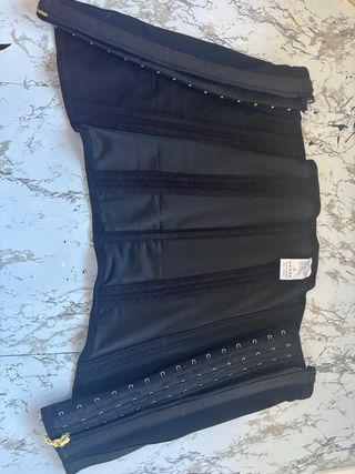 Faja moldeadora efecto reloj de arena