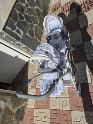 Carro gemelar de muñecas