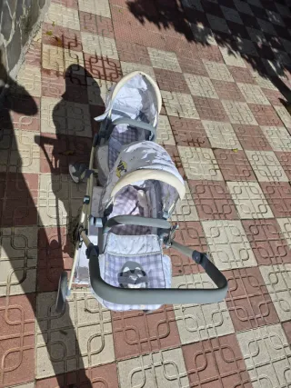 Carro gemelar de muñecas