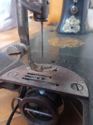 Máquina de coser Wertheim antigua