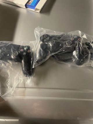 PlayStation 4 1TB+2 comandos+ Jogos tudo original