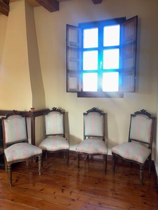 Lote 4 sillas tapizadas (5€/silla)