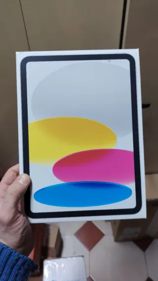 Apple iPad 10th generation con chip A14: display