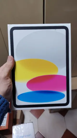 Apple iPad 10th generation con chip A14: display