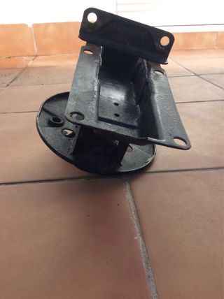 SOPORTE DE RUEDA D RECAMBIO SUZUKI SANTANA SAMURAI