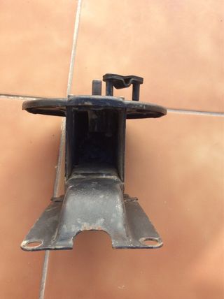 SOPORTE DE RUEDA D RECAMBIO SUZUKI SANTANA SAMURAI