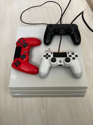 Ps4 Pro Blanca + 3 Mandos