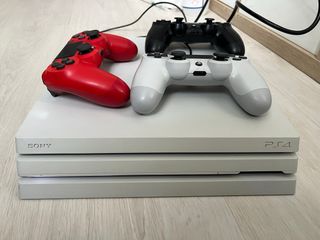Ps4 Pro Blanca + 3 Mandos