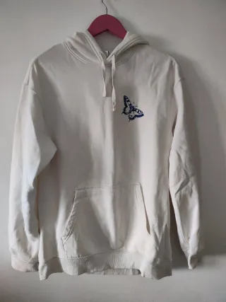 Sudadera blanca con estampado de mariposa