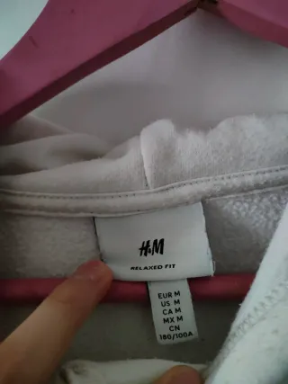 Sudadera blanca con estampado de mariposa