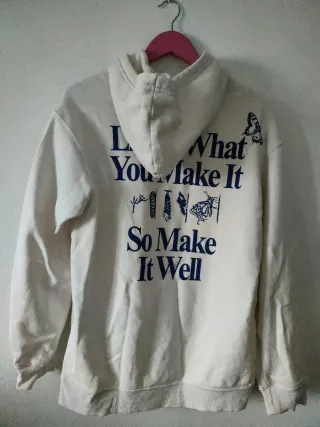 Sudadera blanca con estampado de mariposa