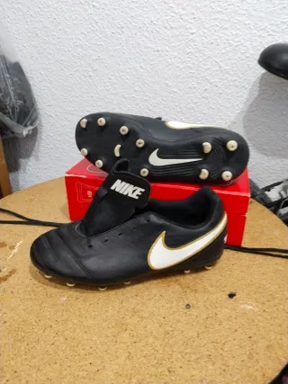 Botas de fútbol Nike solo con 3 usadas talla 36