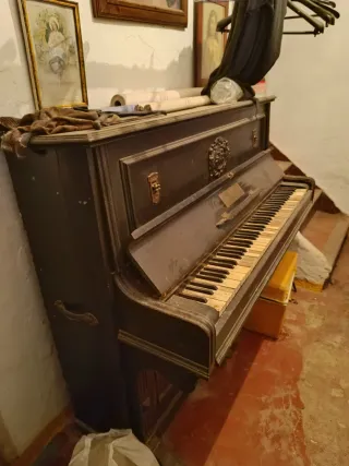 Piano Vertical Antiguo