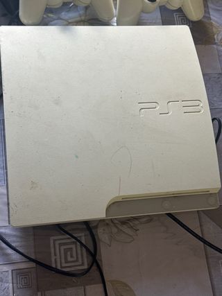 Consola PS3 Blanca + 3 mandos + 9 juegos