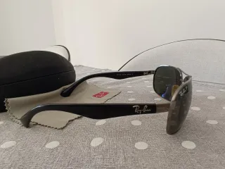 Gafas de sol Ray-Ban plateadas y negras polarizada