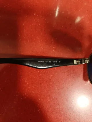 Gafas de sol Ray-Ban plateadas y negras polarizada