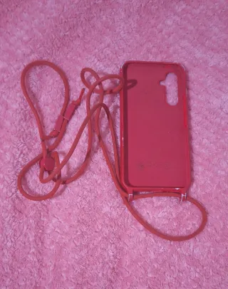 Funda móvil roja con cordón