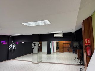 Salas para dar clases de bailes, teatros reuniones