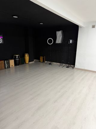 Salas para dar clases de bailes, teatros reuniones