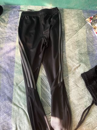 Chándal Adidas Negro con Logo Rojo