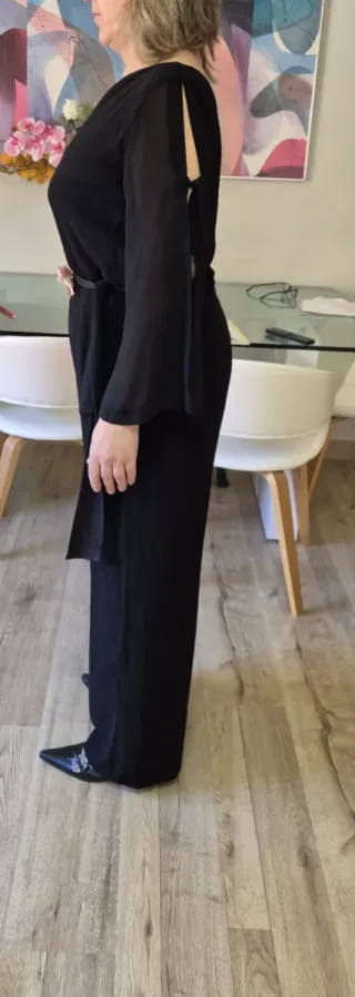 Mono negro elegante para ocasiones especiales