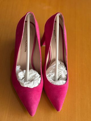 Zapatos de tacón rosa ante