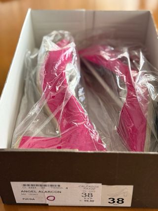 Zapatos de tacón rosa ante