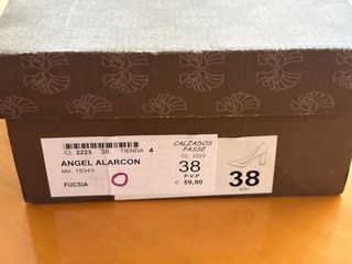 Zapatos de tacón rosa ante