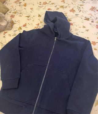 Sudadera azul marino con capucha y cremallera