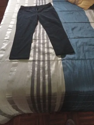 Pantalón negro de mujer