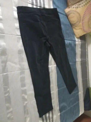 Pantalón negro de mujer