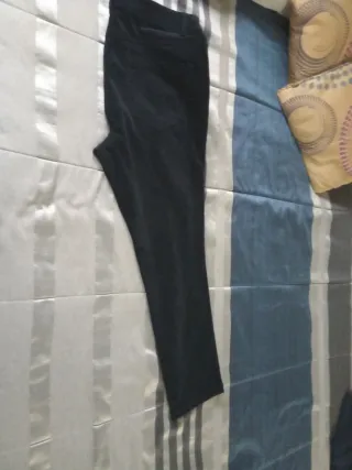 Pantalón negro de mujer