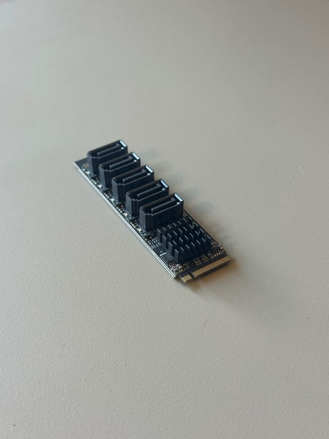 Adaptador NVME M.2 a 5x SATA