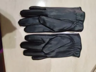 Guanti donna in pelle con pon pon