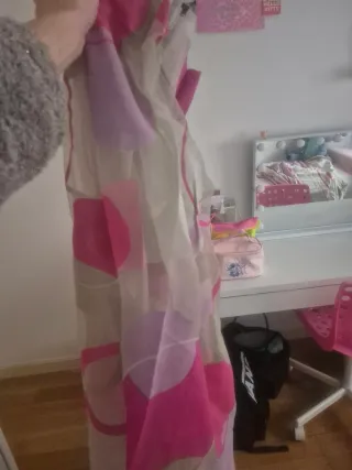 Cortinas de tela a rayas y visillo lunares